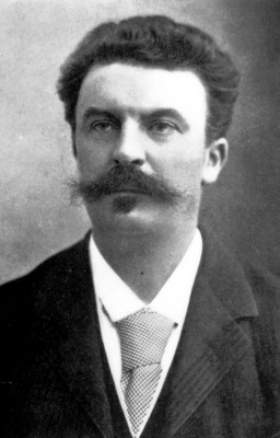 0111201564-Maupassant.jpg