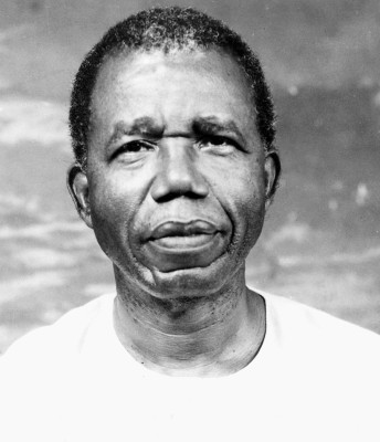 0111201636-Achebe.jpg