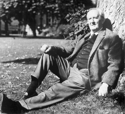 0111201661-Tolkien.jpg